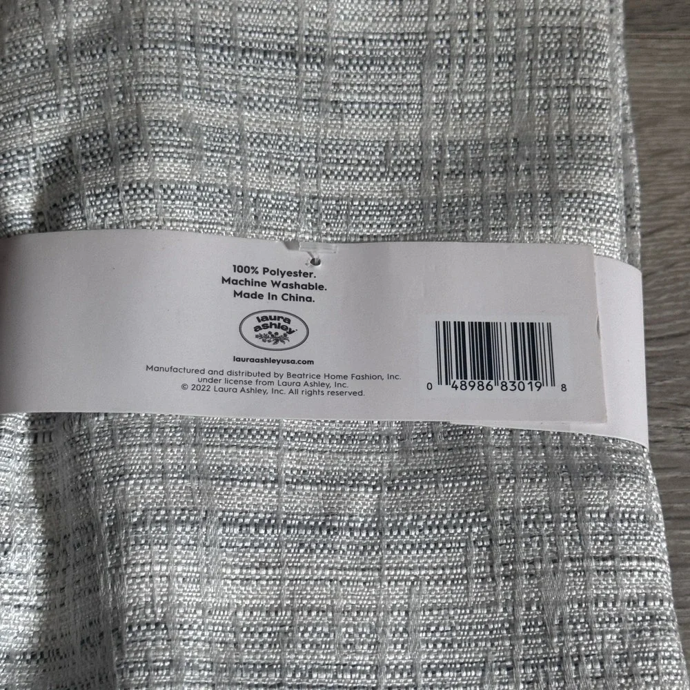 Laura Ashley Set of 4 Woven Cloth Napkins Light Gray White 18x18 Square NWT